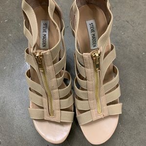Steve Madde wedge heels in beige.